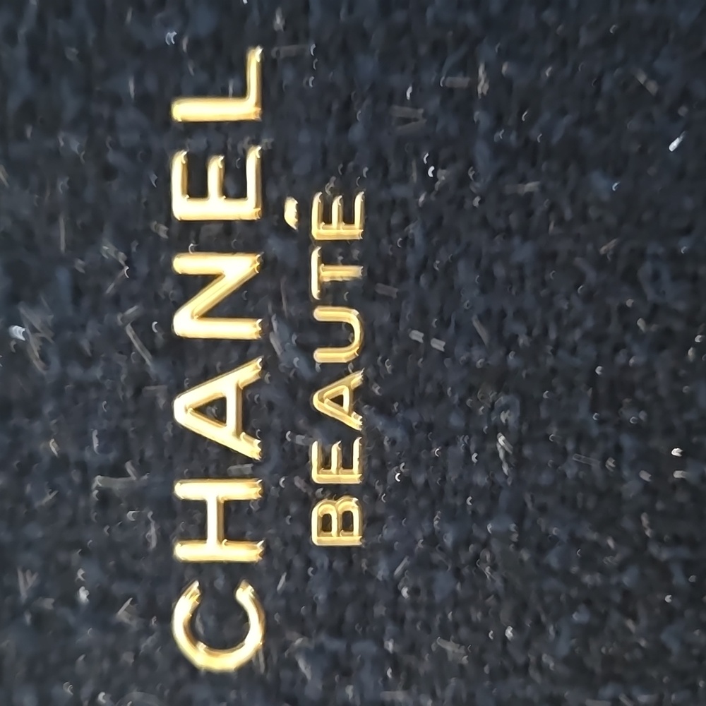 CHANEL Beauté Midnight Black Round Bag - Picture 4 of 5